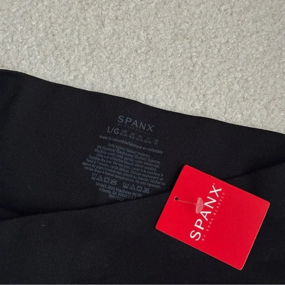 NWT SPANX Look at Me Now Seamless Cropped Legging Black - Picture 4 of 4